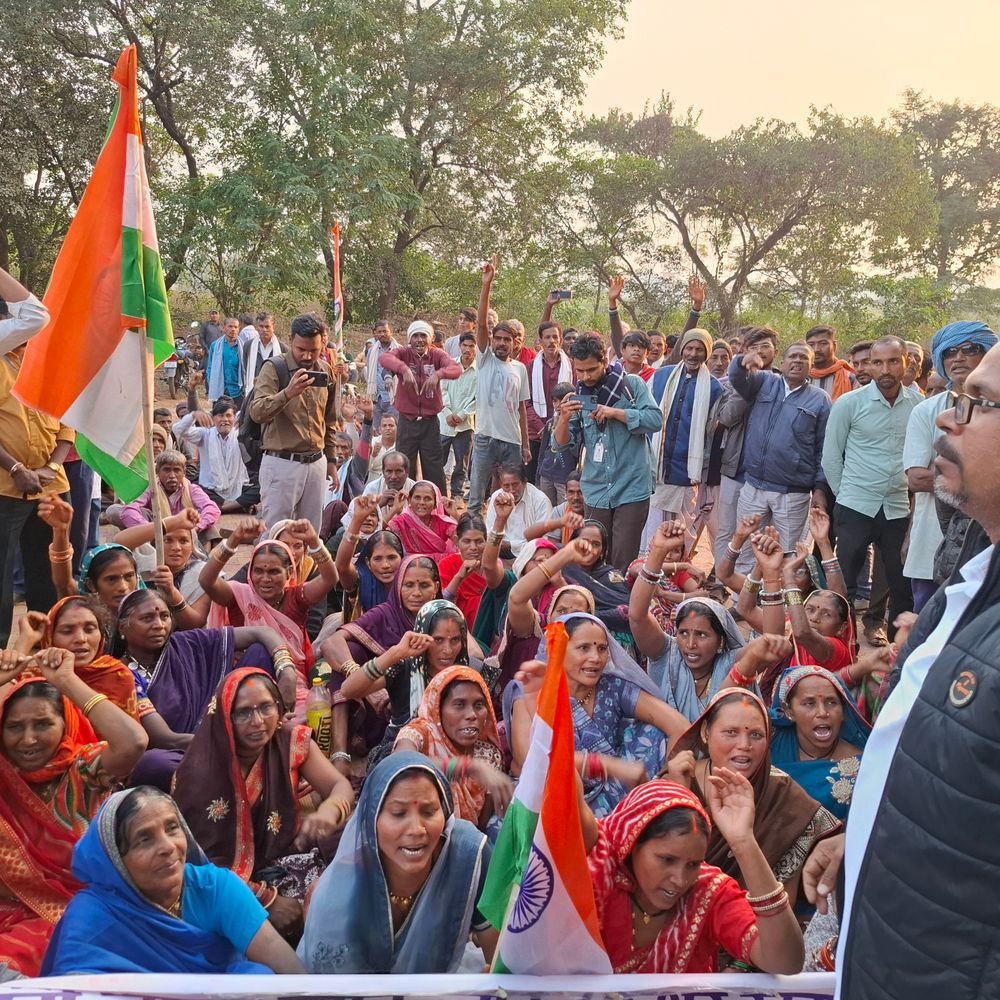 सीमेंट खदान का विरोध, 1000 ग्रामीण दुर्ग पहुंचे:जनसुनवाई रद्द करने की मांग, EIA रिपोर्ट पर उठाए सवाल