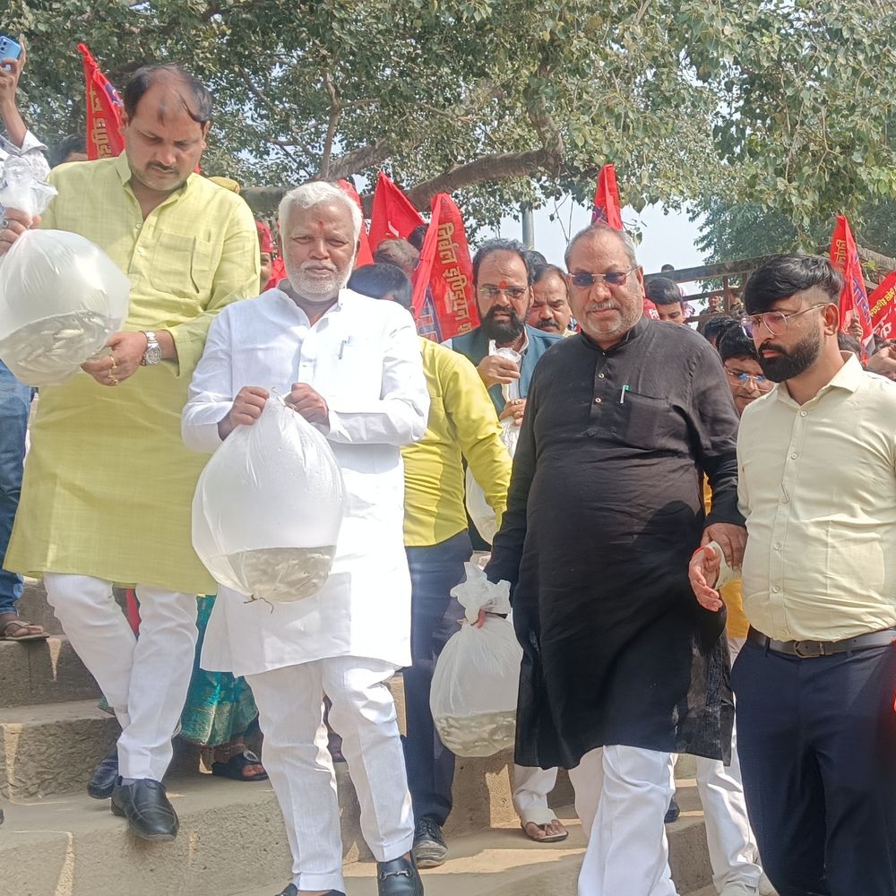 मंत्री संजय निषाद ने कुआंनो में छोड़ीं 2 लाख मछलियां:बोले- निषाद समाज NDA के साथ, मछुआरों को आत्मनिर्भर बनाएंगे