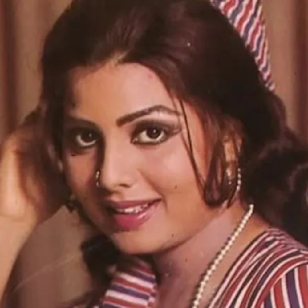 एक्ट्रेस-सिंगर सुलक्षणा पंडित का 71 की उम्र में निधन:संजीव कुमार से शादी करना चाहती थीं, एक्टर के इनकार के बाद टूट गई थीं