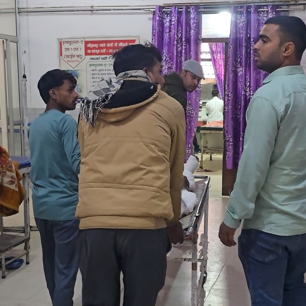 मऊ में बुलेट सवार ने व्यक्ति को रौंदा, मौत:सड़क किनारे टहलते समय हुआ हादसा, युवक फरार