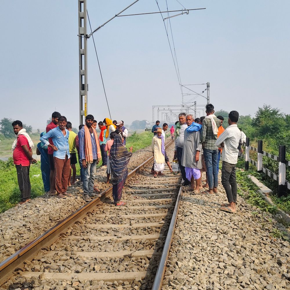 खगड़िया में चलती ट्रेन से गिरकर युवक की मौत:समस्तीपुर-सहरसा पैसेंजर ट्रेन से हुआ हादसा, GRP ने शव कब्जे में लिया