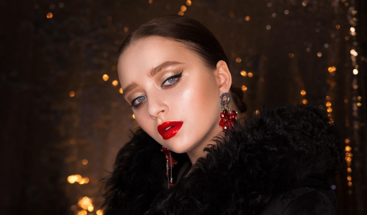 कॉकटेल पार्टी में दिखना है सबसे खूबसूरत? ट्राई करें ये 3 ग्लैमरस मेकअप लुक्स!