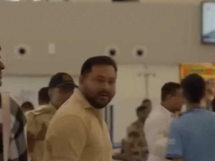 तेजप्रताप-तेजस्वी यादव में बातचीत बंद, VIDEO:पटना एयरपोर्ट पर आमने सामने हुए; तेजस्वी ने तेजप्रताप की ओर इशारा कर यूट्यूबर से कहा- आप लकी हैं