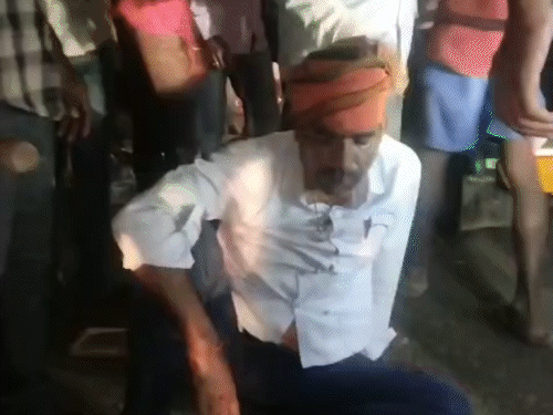 जमुई में तेज रफ्तार 2 बाइकों की आमने-सामने की टक्कर:अलकजरा मोड़ पर हादसा, 2 युवक घायल