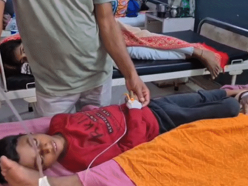 लिट्‌टी और चावल खा कर पूरा परिवार हुआ बीमार:कोडरमा में फूड पॉइजनिंग का मामला, पांच लोग बीमार, सदर अस्पताल में चल रहा इलाज