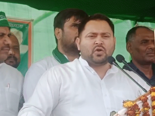 ‘भले ही मेरी उम्र कच्ची, लेकिन मेरी जुबान पक्की है’:पूर्वी चंपारण में तेजस्वी यादव ने की जनसभा, महागठबंधन उम्मीदवारों के लिए मांगे वोट