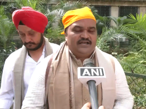 शिवसेना यूबीटी नेता बोले- साटम को पागलखाने भेजो:हम खर्च उठाएंगे; BJP विधायक ने ममदानी का नाम लिए बिना कहा था- खान मुंबई का मेयर न बने