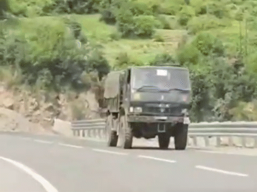 जम्मू-कश्मीर के किश्तवाड़ में मुठभेड़:आतंकियों की फायरिंग में एक जवान घायल; सेना के साथ पुलिस-CRPF का जॉइंट ऑपरेशन जारी