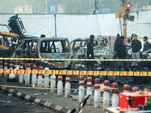 दिल्ली ब्लास्ट की जांच 3 एंगल पर कर रही पुलिस:कार में मौजूद डॉ. उमर ने दोपहर 3.10 से शाम 6.22 तक क्या किया?