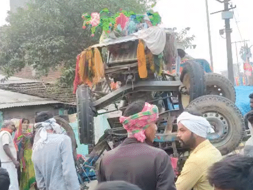 भागलपुर में ट्रैक्टर ने किसान को रौंदा, मौके पर मौत:मवेशियों के लिए चारा लेकर जा रहे थे, ग्रामीणों ने ड्राइवर को पकड़कर पुलिस के हवाले किया