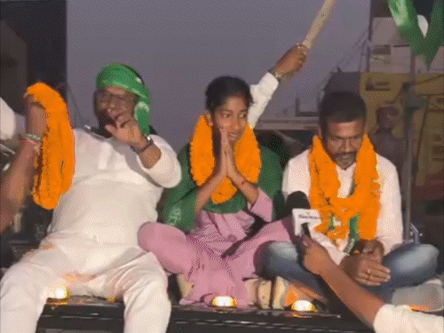 11वीं में पढ़ने वाली रीतलाल की बेटी ने संभाला चुनाव:बोलीं- कभी राजनीति में नहीं आऊंगी, पिता के बुरे वक्त में पढ़ाई छोड़कर उतरना पड़ा