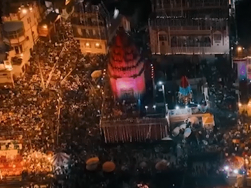 देव दिवाली-होटल में 12 घंटे ठहरने का खर्च 1.5 लाख:काशी में 500 होटल बुक; 8 हजार वाला बजड़ा 3.60 लाख में मिल रहा