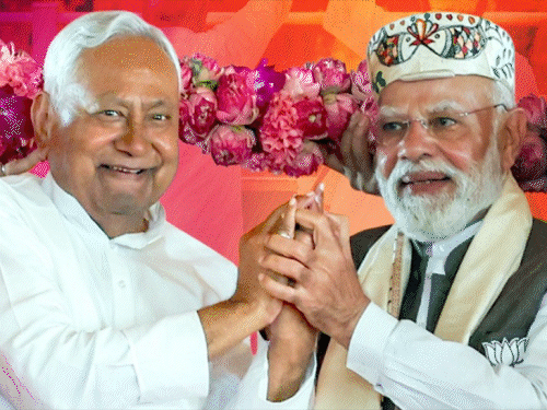 क्या बिहार में लागू होगा महाराष्ट्र फॉर्मूला?:पटना में नीतीश की 45 नेताओं के साथ बड़ी बैठक; CM का फरमान लेकर ललन सिंह, संजय झा दिल्ली रवाना