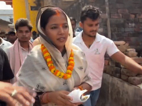 स्टार पवन सिंह की पत्नी बोलीं- मैं एक तुच्छ महिला:ज्योति सिंह ने मांगी आर्थिक मदद; कहा- कमजोर पड़ गई, तब आंचल फैलाया है