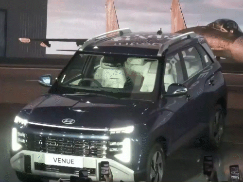 सेकेंड जनरेशन हुंडई वेन्यू लॉन्च, कीमत ₹7.89 लाख से शुरू:SUV में पैनोरमिक सनरूफ, वेंटिलेटेड फ्रंट सीटें और 65 एडवांस सेफ्टी फीचर्स