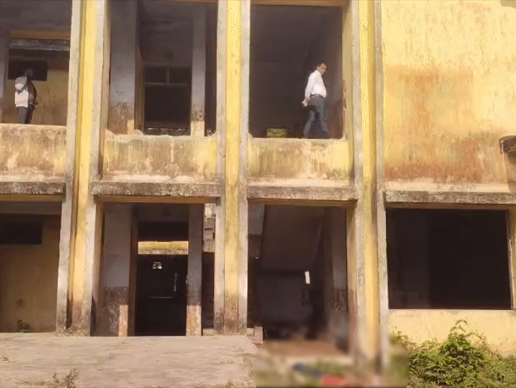 बोकारो सेक्टर 12A इस्पात विद्यालय में मिला शव:रात्रि गश्ती करने वाले बहादुर की है बॉडी, मॉर्निंग वॉक करने वालों ने पुलिस बुलाया