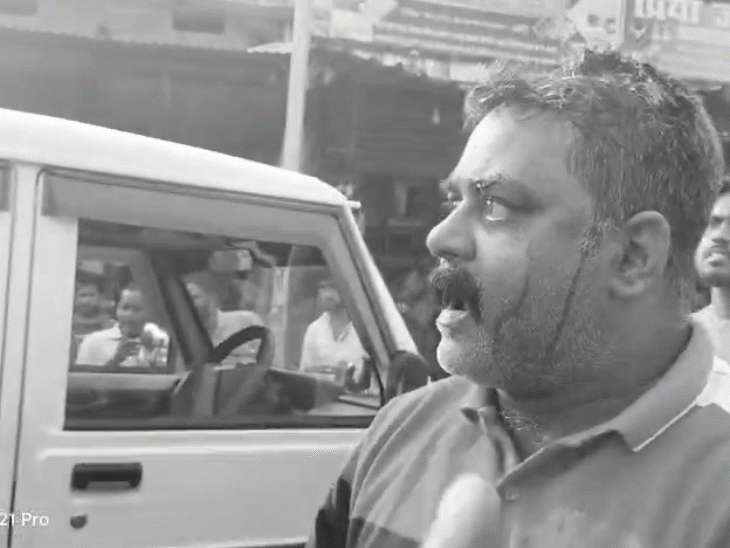 भुरकुंडा बाजार में थाना प्रभारी ने चलाया डंडा:डंडे से एक व्यक्ति का सर फूटा, जाम हटाने के दौरान हुई बहस, बीच सड़क हंगामा