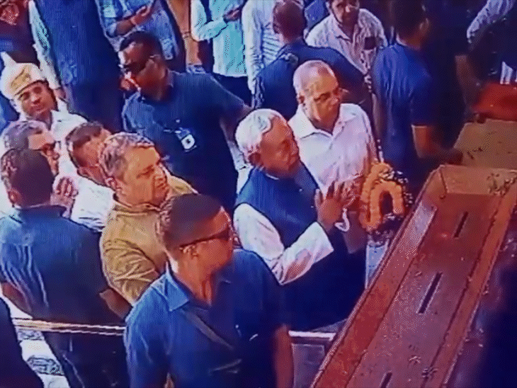 चुनाव के रिजल्ट से पहले मंदिर, मजार-गुरुद्वारे पहुंचे नीतीश:पूजा-पाठ से पहले मेदांता अस्पताल गए थे, CM ने रूटीन हेल्थ चेकअप कराया