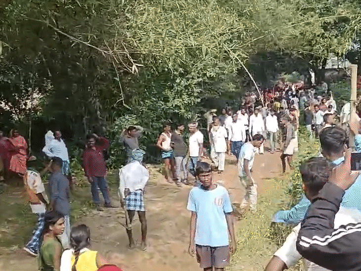 ​​​​​​​गिरिडीह में कार्तिक उद्यापन शोभा यात्रा में बवाल:दो पक्षों में झड़प, जमकर चले पत्थर और डंडे; दो दर्जन से अधिक लोग घायल