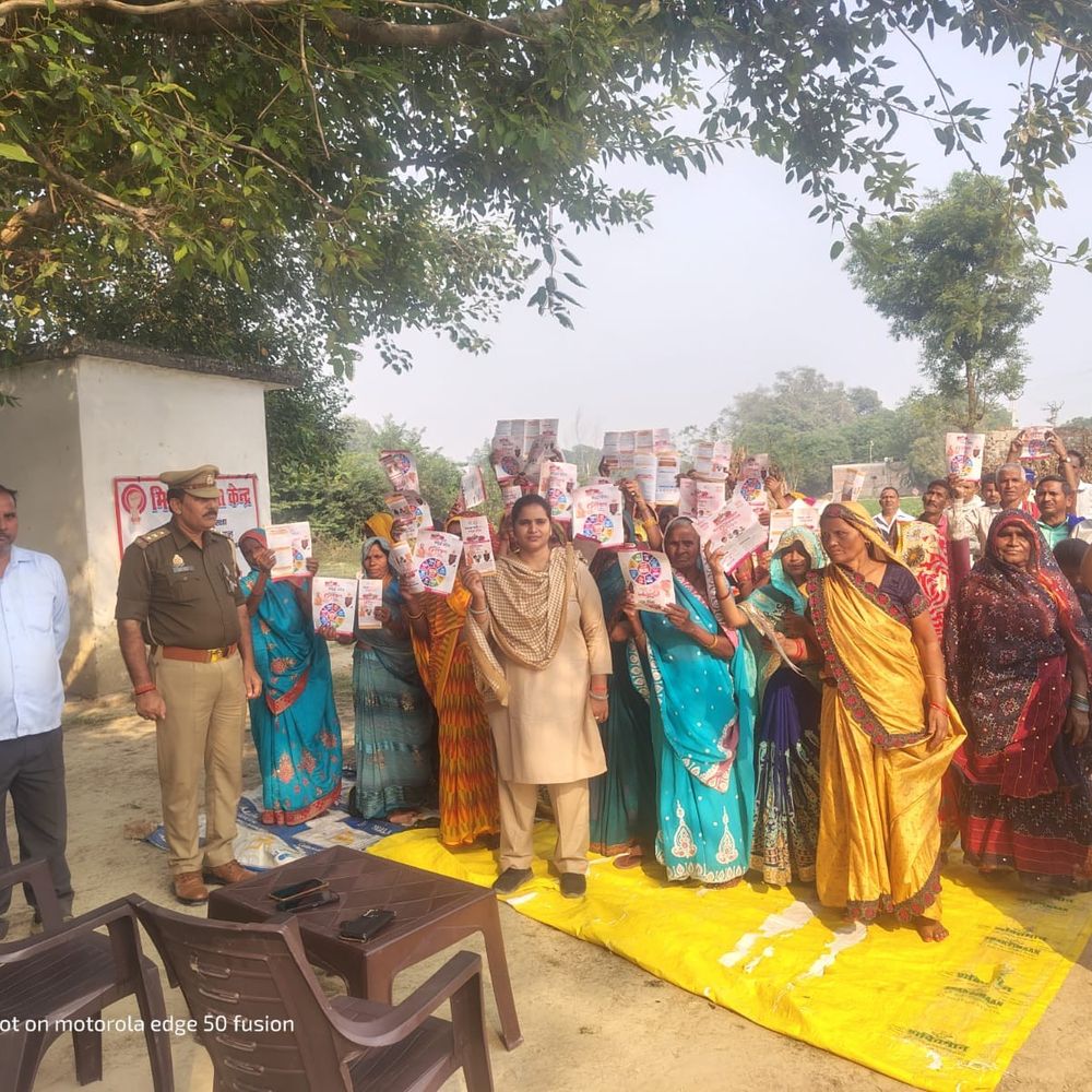 औरैया: मिशन शक्ति 5.0 के तहत महिलाओं को जागरूक किया:कोतवाल ने पूर्वा दीक्षित में अधिकार, सुरक्षा व साइबर अपराध से बचाव बताया