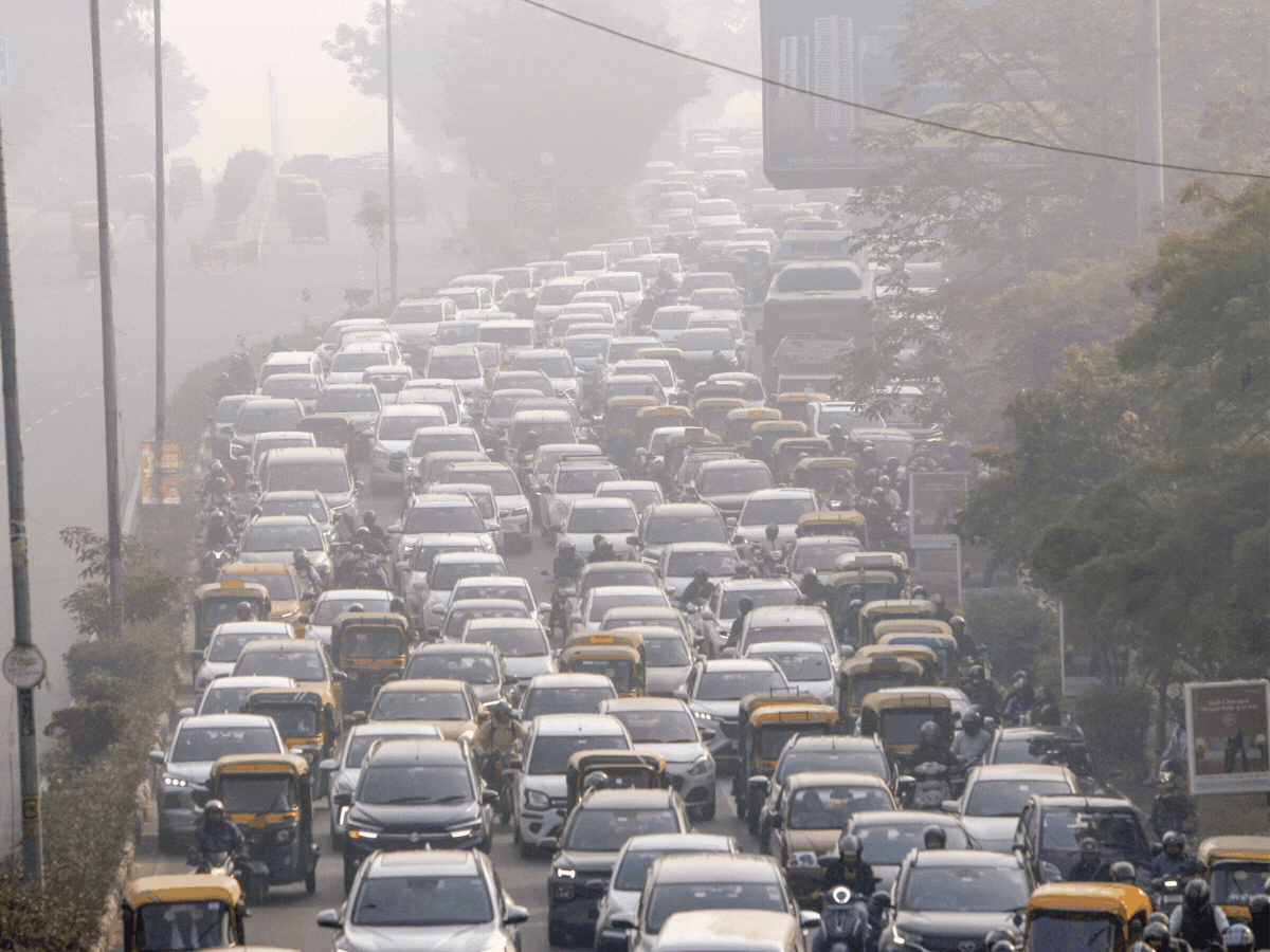 सुप्रीम कोर्ट बोला-दिल्ली के स्कूलों में स्पोर्ट्स फंक्शन न हों:बच्चों को गैस चैंबर में डालने के सवाल पर आदेश दिया; पॉल्यूशन पर हर महीने होगी सुनवाई