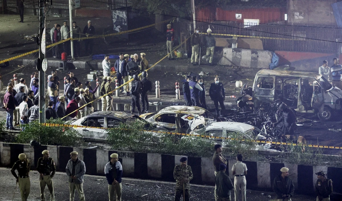 दिल्ली धमाके से पहले जम्मू-कश्मीर में बड़ा आतंकी मॉड्यूल पकड़ा गया, दो डॉक्टर समेत 7 गिरफ्तार