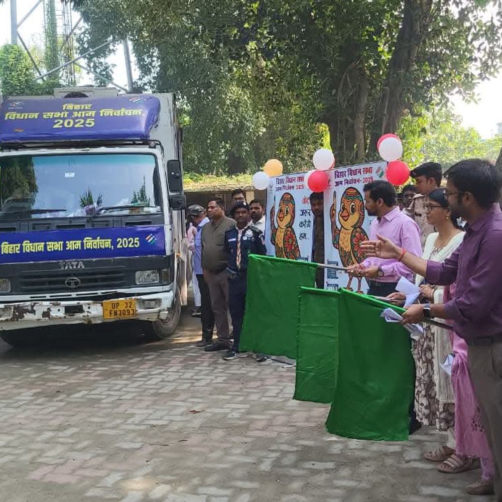 किशनगंज में मतदाता जागरूकता गाड़ी रवाना:SVEEP अभियान को गति, वंदे मातरम के 150 साल पूरे होने पर समाहरणालय परिसर में कार्यक्रम