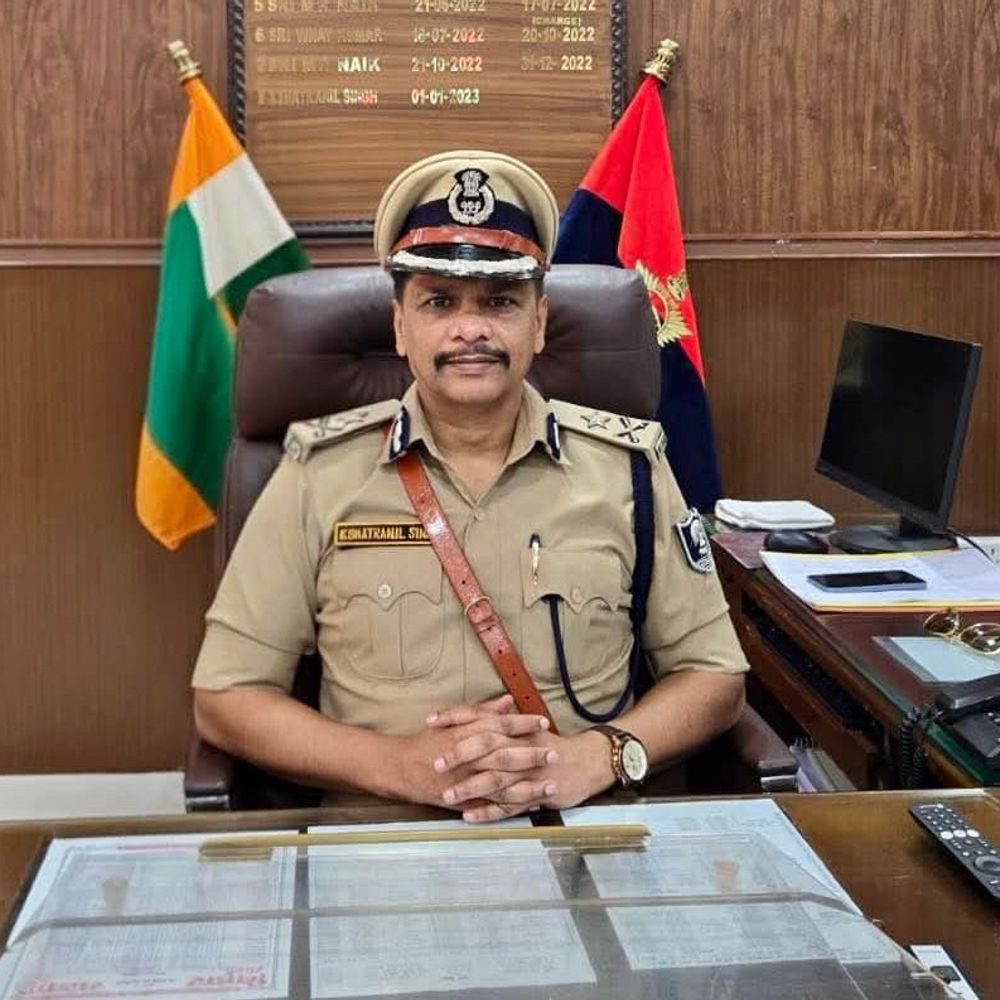 आईजी मगध ने की त्रैमासिक समीक्षा बैठक:संवेदनशील पुलिसिंग के दिए कड़े निर्देश, कहा- 15 दिन के अंदर काम पूरा करें