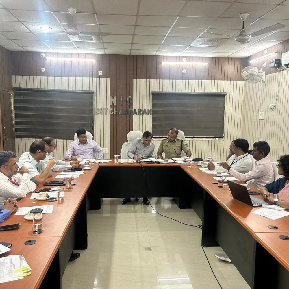 पश्चिम चंपारण में चुनाव सुरक्षा को लेकर समीक्षा बैठक:जिला निर्वाचन पदाधिकारी की अध्यक्षता में हुई चर्चा, प्रेक्षकों ने दिए अहम सुझाव