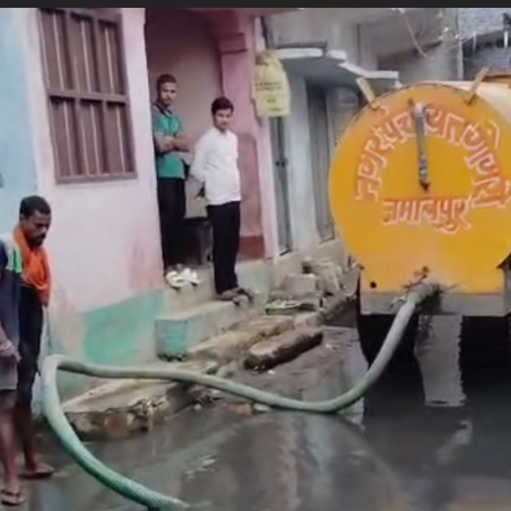 दैनिक भास्कर की खबर का असर:गोगरी नगर परिषद में शुरू हुआ जल निकासी काम, वार्ड 11 के लोगों को मिली राहत