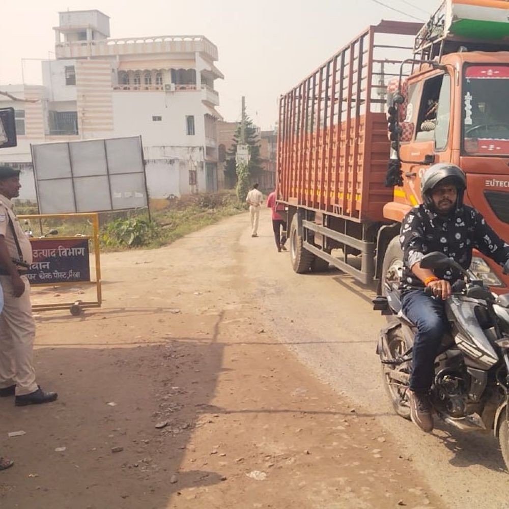 बिहार चुनाव: यूपी-बिहार सीमा सील, सुरक्षा सख्त:वाहनों की लंबी कतारें, आवाजाही प्रभावित