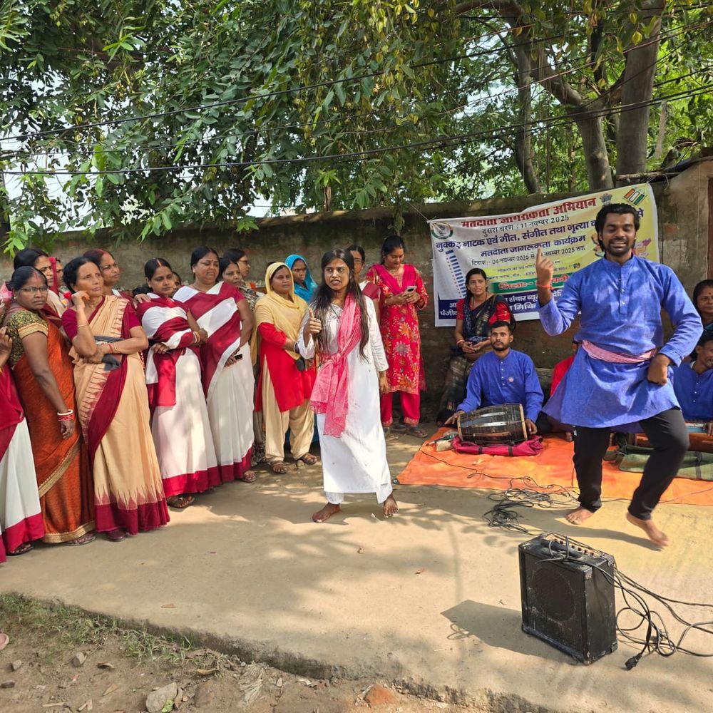 मधुबनी में विधानसभा चुनाव 2025 की तैयारी तेज:स्वीप कोषांग ने किया नुक्कड़ नाटक का आयोजन, लोगों से मतदान करने की अपील