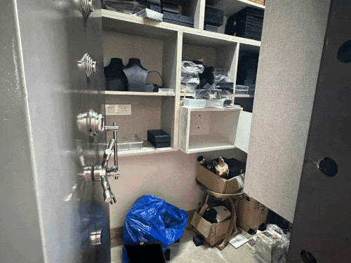 पंजाबी एक्टर के शोरूम में 2 करोड़ की चोरी:मोहाली में चोरों ने तिजोरी तोड़ी नहीं, खोलकर सोने-हीरे के गहने ले गए