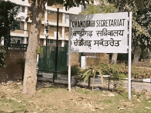 चंडीगढ़ में सुनवाई के लिए आए बुजुर्ग की मौत:एफएस की कोर्ट में बिगड़ी तबीयत ; पहले सीपीआर देकर बचाई थी बुजुर्ग की जान