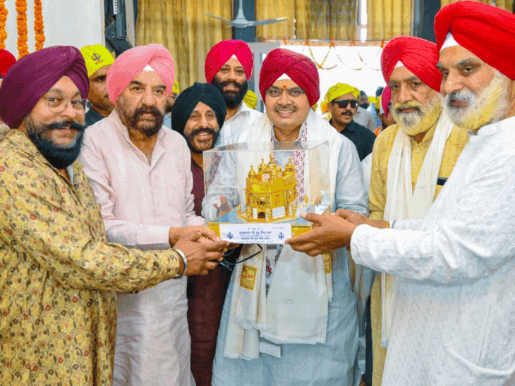 सीएम भजनलाल शर्मा ने गुरुद्वारे में की लंगर सेवा:गुरुनानक देव जी के प्रकाश पर्व पर मानसरोवर गुरुद्वारे में मत्था टेका