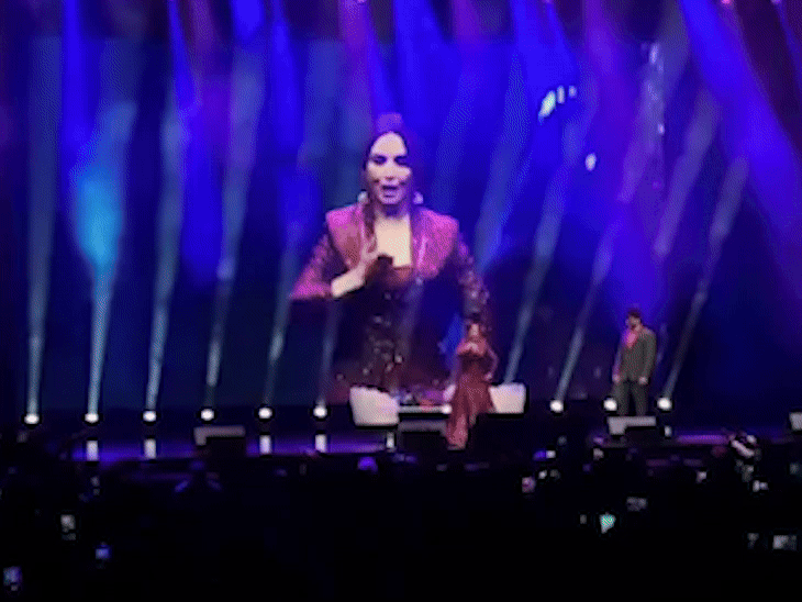 माधुरी दीक्षित के कनाडा टूर पर विवाद:3 घंटे इंतजार करने पर भड़के थे फैंस, ऑर्गेनाइजर्स ने गलती मानी, पहले एक्ट्रेस को ठहराया जा रहा था जिम्मेदार