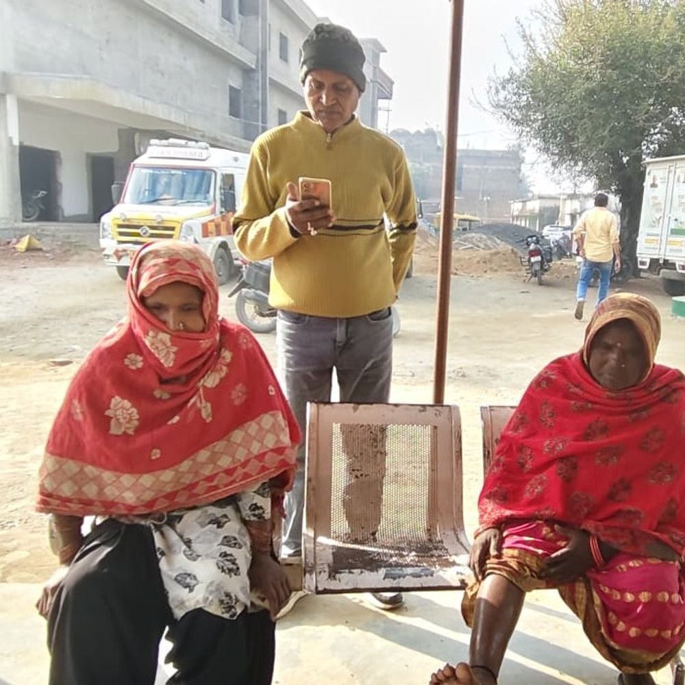 बेलदौर में सियार के हमले से तीन लोग घायल:पैर में काटकर किया जख्मी, पीएचसी में हुआ प्राथमिक उपचार