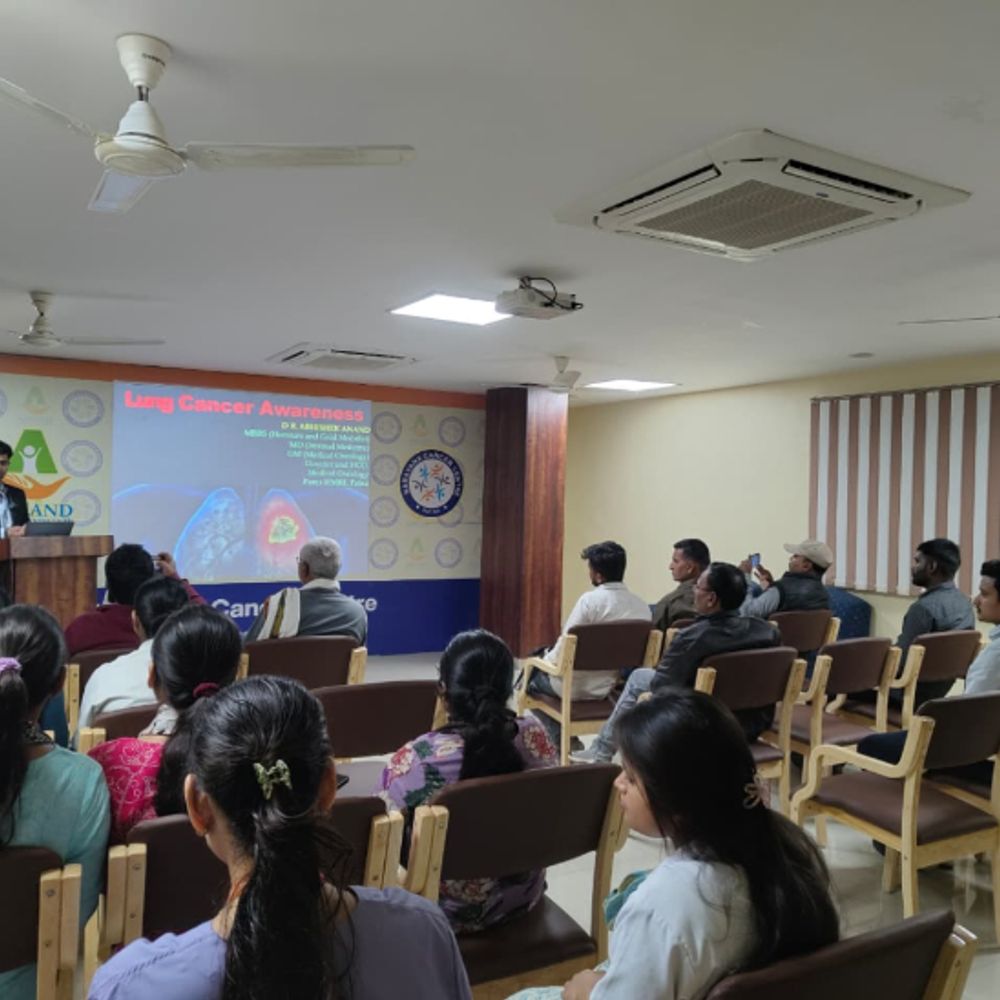 लंग्स कैंसर के शुरुआती लक्षण जानना जरूरी:पारस के डॉ बोले- 70% मरीज आखिरी चरण में अस्पताल पहुंचते, बताए बचने के टिप्स