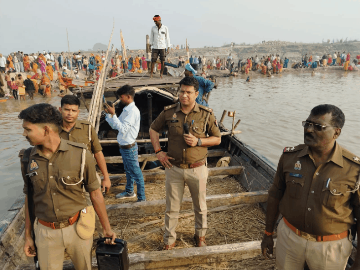 कार्तिक पूर्णिमा पर लाखों लोगों ने किया गंगा स्नान:बलिया के महर्षि भृगु मंदिर, बाबा बालेश्वर नाथ मंदिर में उमड़े भक्त, स्नान के बाद किया पूजन