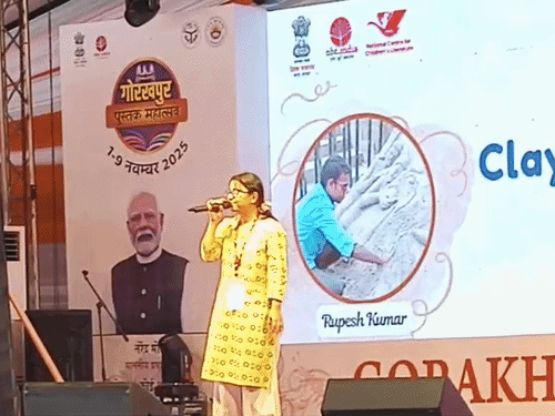 गोरखपुर बुक फेस्टिवल,बाल मंडप में उमड़ा हुजूम:स्टूडेंट्स ने की कैलिग्राफी, क्ले मॉडलिंग, कहा- वर्कशॉप में बहुत कुछ सीखा