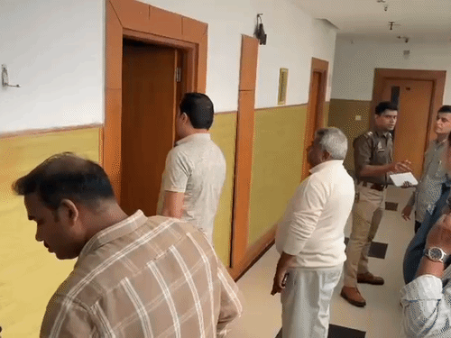 गाजियाबाद में युवक ने होटल में सुसाइड किया:मेरठ के युवक रात में दोस्तों के साथ होटल में की थी पार्टी