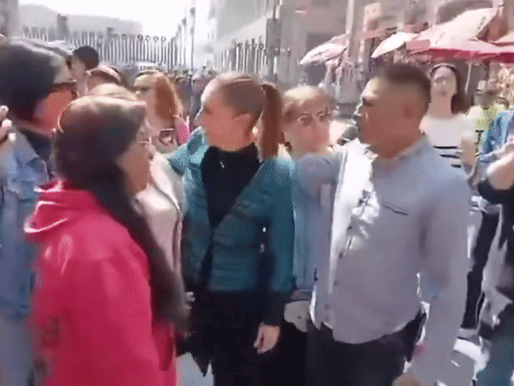 VIDEO- मेक्सिको की राष्ट्रपति को जबरदस्ती किस करने की कोशिश:नशेड़ी आदमी ने कमर पर भी हाथ रखा, सिक्योरिटी गार्ड ने तुरंत दूर हटाया