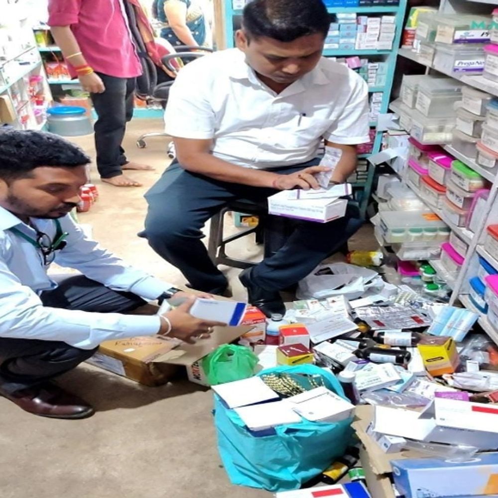 CGMSC ने दो दवाओं के इस्तेमाल पर लगाई अस्थायी रोक:रंग बदलने-साइड इफेक्ट की शिकायत पर कार्रवाई;टेस्ट रिपोर्ट के बाद ही लिया जाएगा अगला फैसला