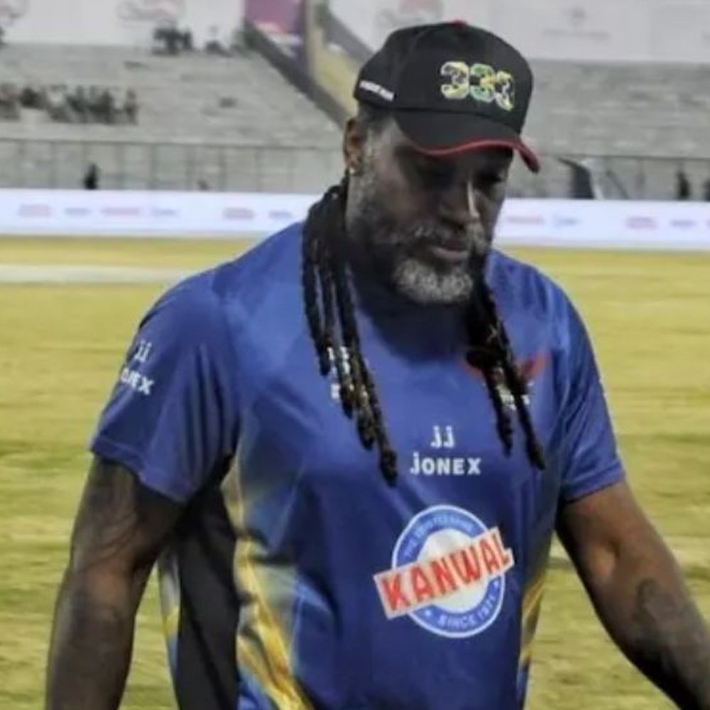 श्रीनगर में विवाद के बाद DDCA ने सिलेक्टर को हटाया:प्लेयर्स के अनऑफिशयल टूर्नामेंट खेलने पर रोक लगाई; लीग छोड़कर भागे थे आयोजक, गेल-शाकिब फंस गए थे