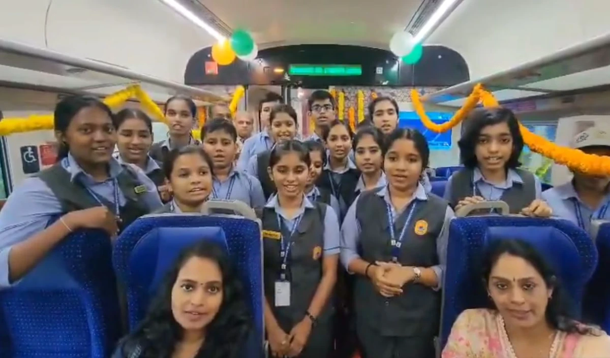 केरल वंदे भारत में RSS गाने पर संग्राम, विजयन ने लगाया आरोप, विपक्ष ने बताया ‘बड़ी साजिश’