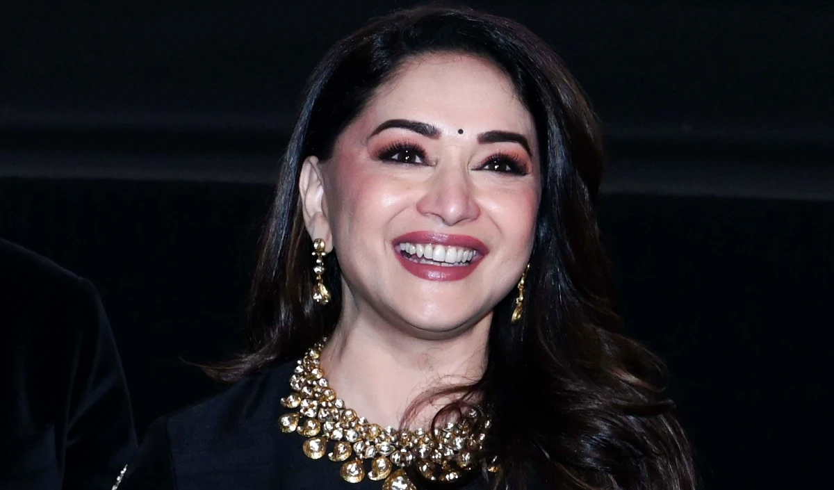 Madhuri Dixit Canada Tour | कनाडा टूर पर माधुरी दीक्षित की मनमानी, देरी और खराब आयोजन से फैंस नाराज