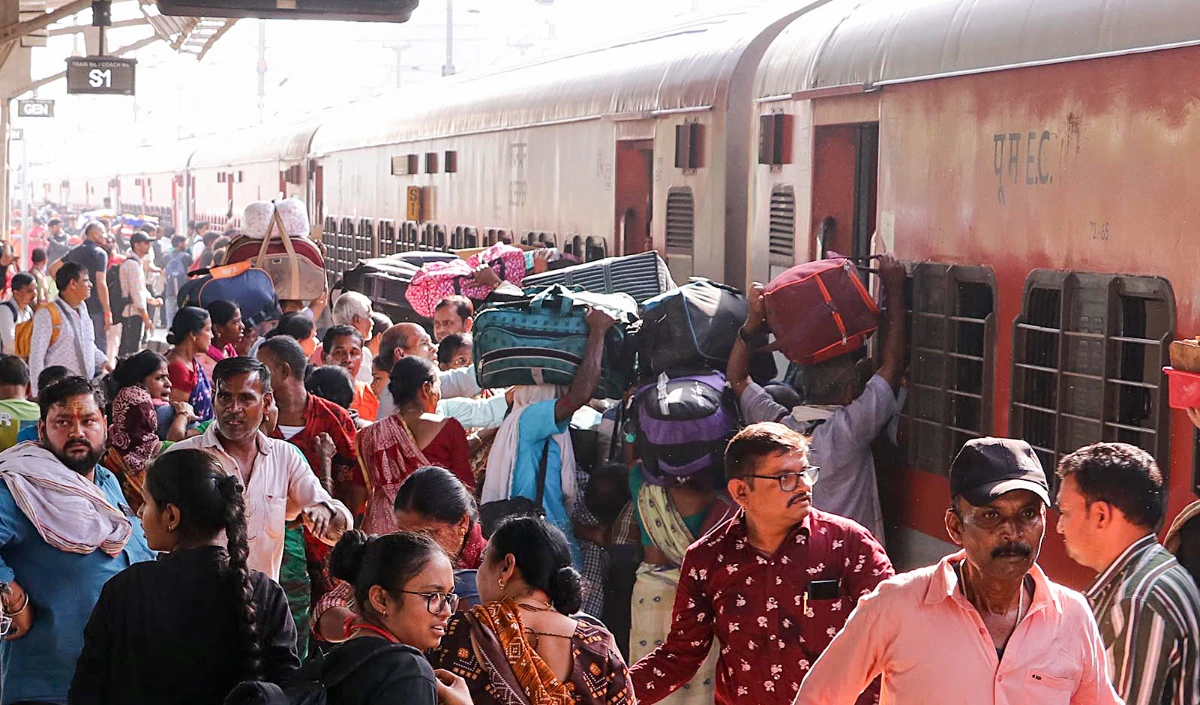 मथुरा में ‘फर्जी अग्निवीर’ का पर्दाफाश, सैन्य वर्दी पहनकर यात्रियों का सामान चुराने वाला ठग दबोचा गया