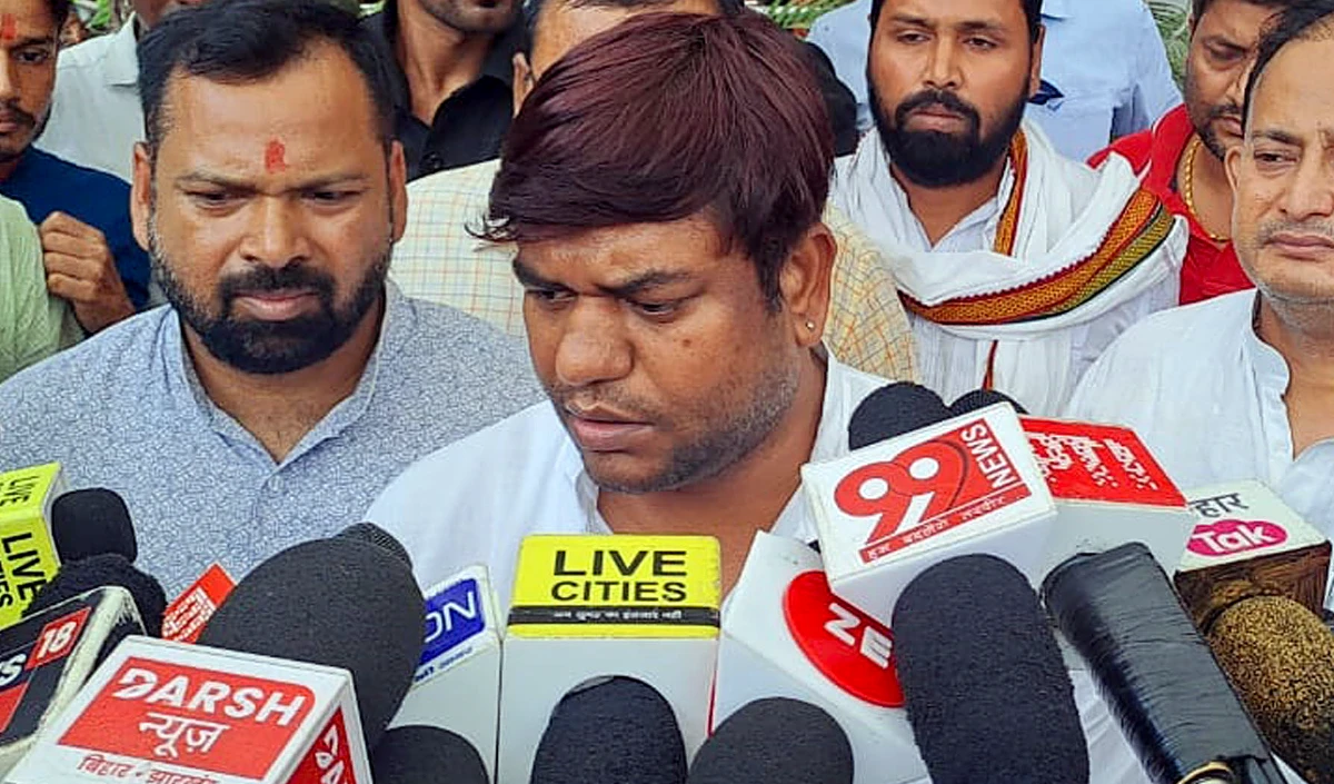 नीतीश सरकार पर मुकेश सहनी का तीखा वार: ‘दिल्ली के रिमोट से चल रही बिहार की नौकरशाही’