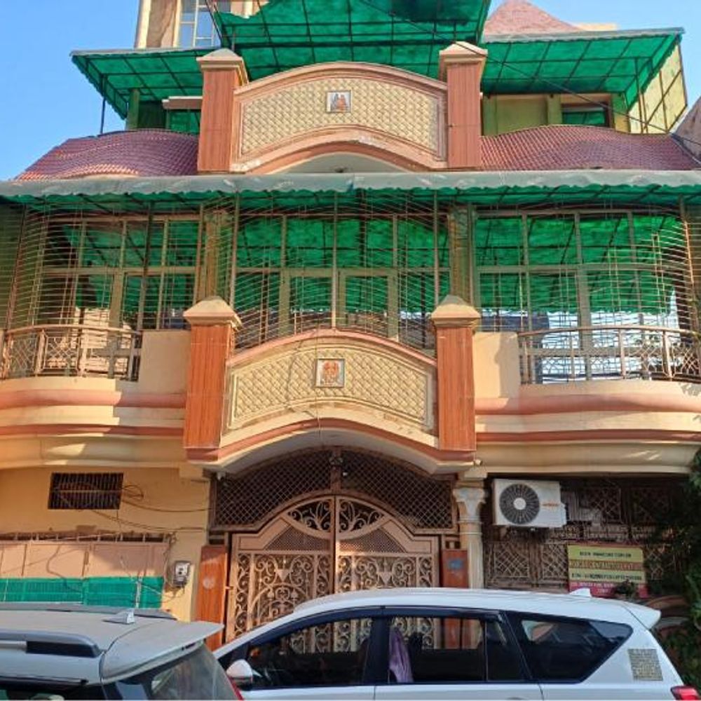 ईडी ने चाबी वाले को बुलाकर खुलवाया हर दरवाजा:आठ घंटे की कार्रवाई में खंगाला घर का कोना कोना, मकान सील कर नोटिस चिपकाया