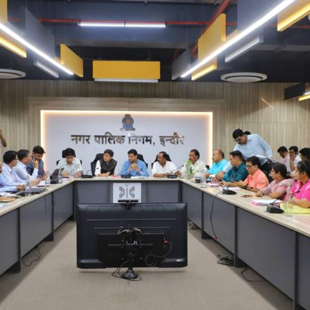 वार्ड में उपलब्ध कराएंगे एक्स्ट्रा संसाधन:पार्षदों ने कहा काम हो जाता है पर बताते नहीं; रुके टेंडरों की भी समस्या बताई